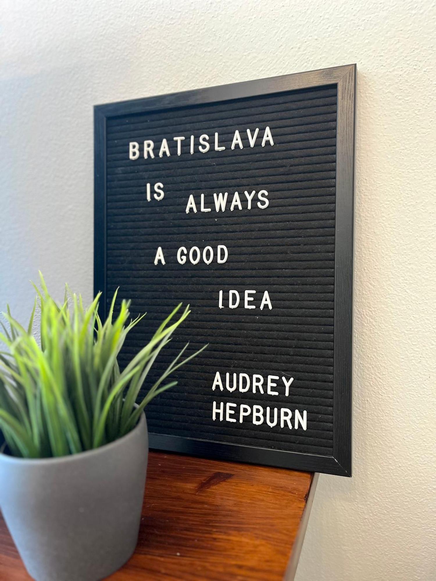 Audrey Hepburn Apartment Old Town Air Conditioned Bratislava Esterno foto