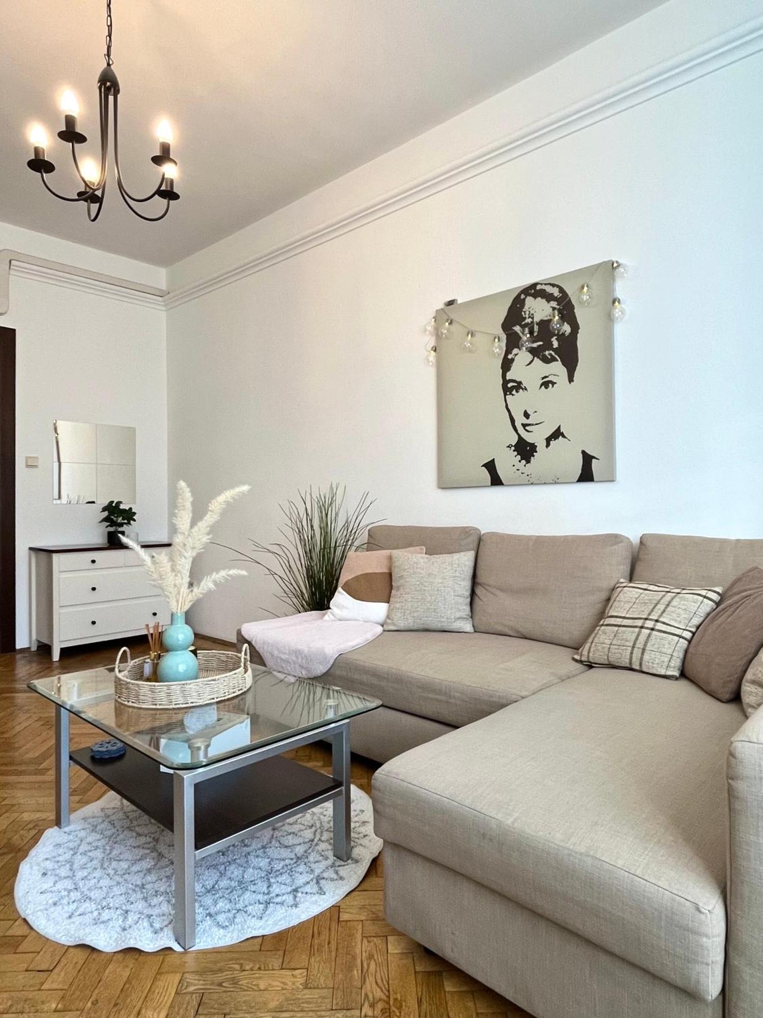 Audrey Hepburn Apartment Old Town Air Conditioned Bratislava Esterno foto