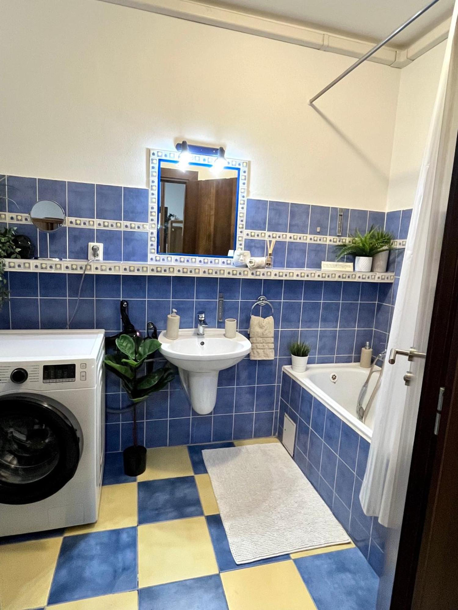 Audrey Hepburn Apartment Old Town Air Conditioned Bratislava Esterno foto