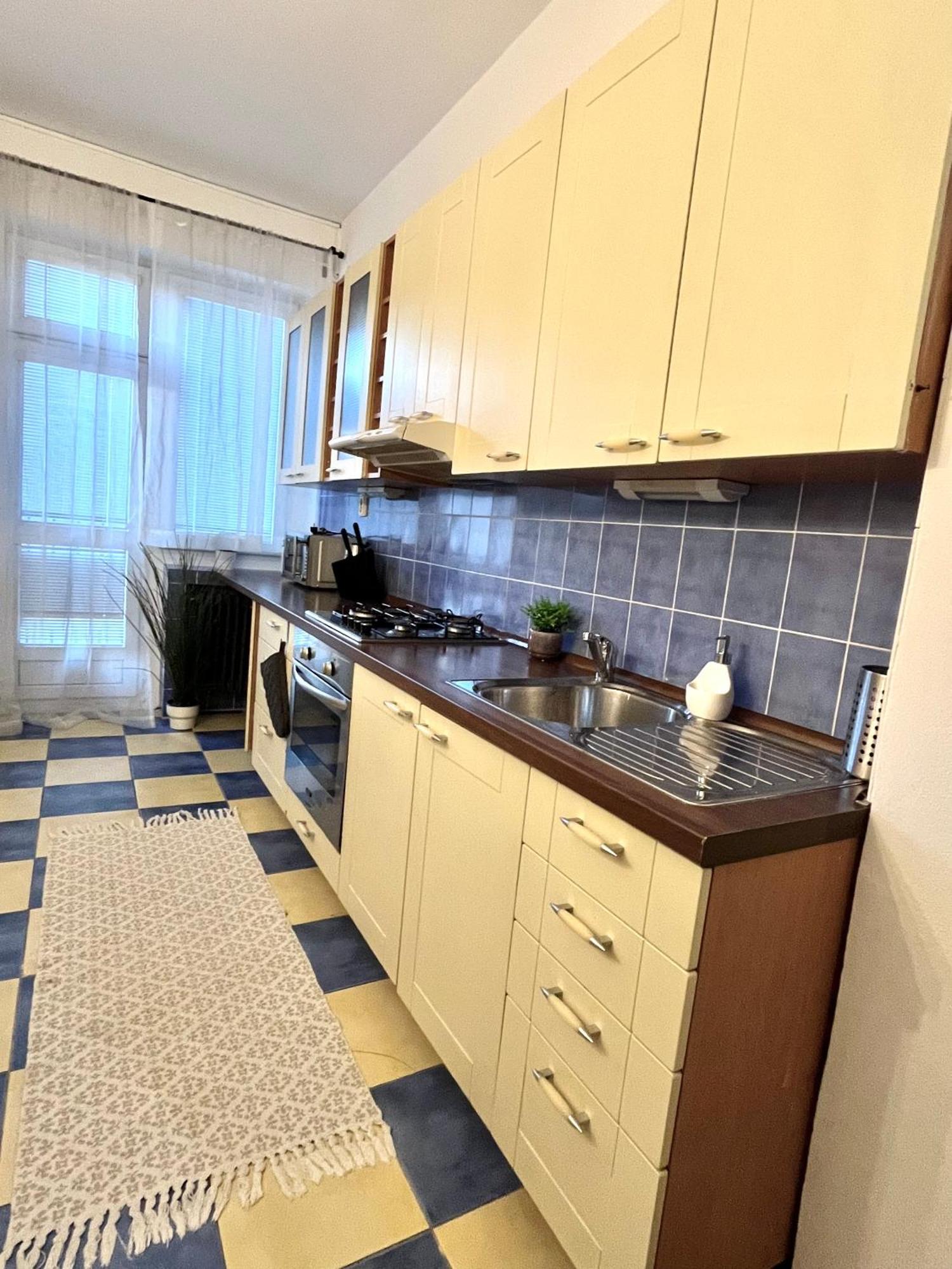 Audrey Hepburn Apartment Old Town Air Conditioned Bratislava Esterno foto