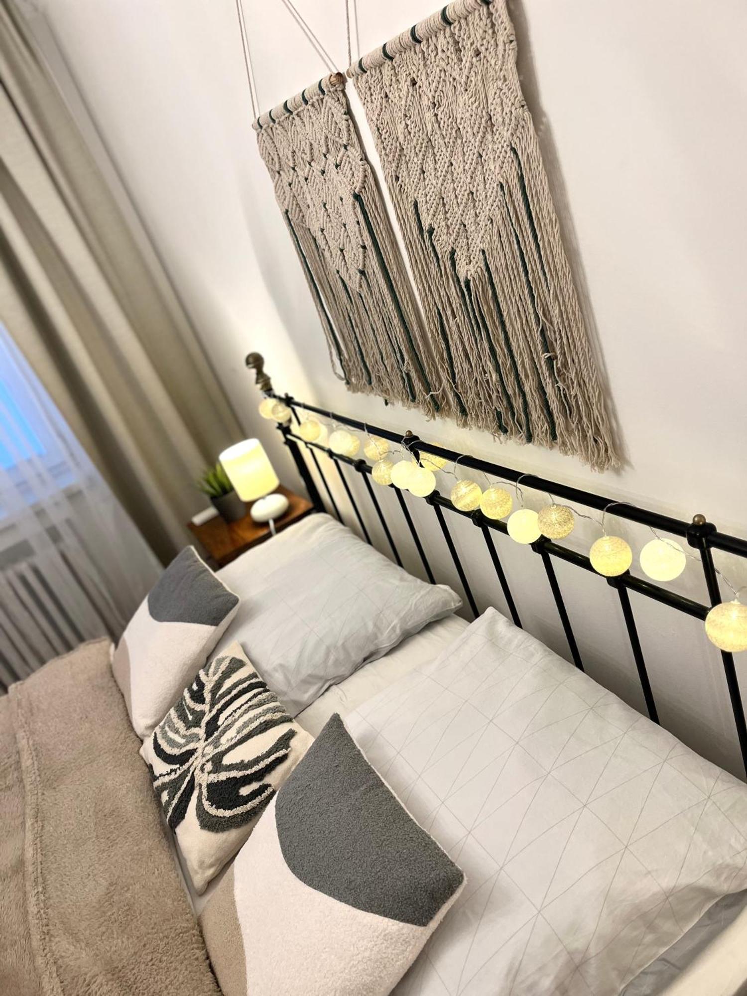 Audrey Hepburn Apartment Old Town Air Conditioned Bratislava Esterno foto
