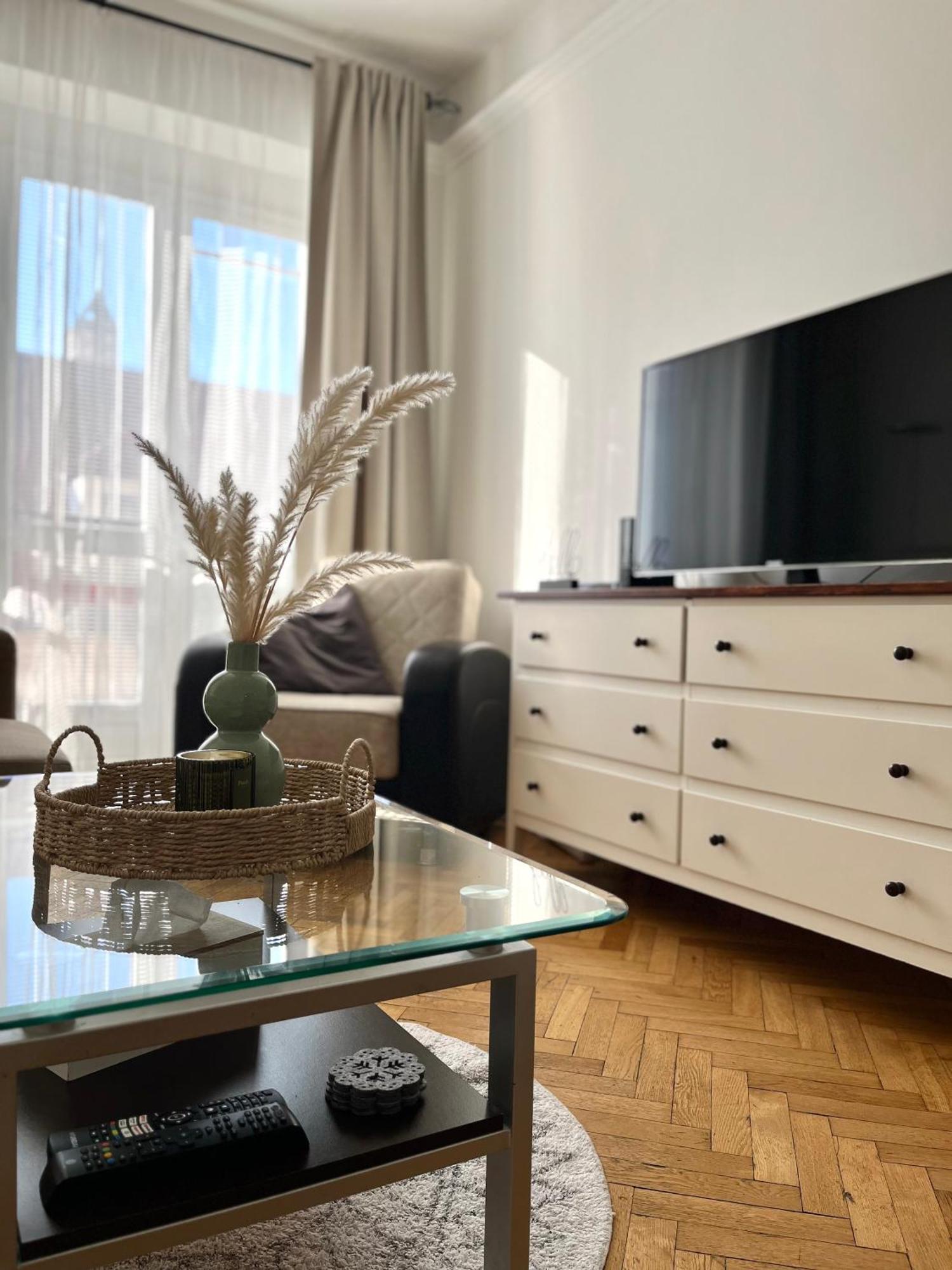 Audrey Hepburn Apartment Old Town Air Conditioned Bratislava Esterno foto
