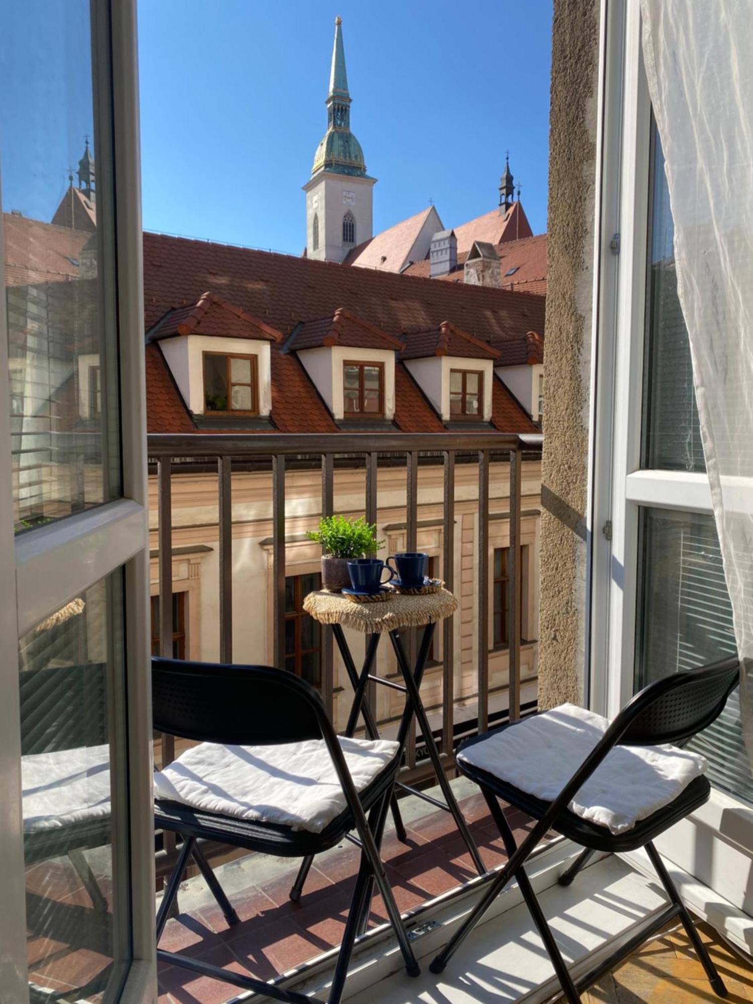 Audrey Hepburn Apartment Old Town Air Conditioned Bratislava Esterno foto